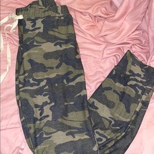 Pink Lily Camo Sweatpants / joggers